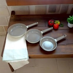 FMS Swiss Crystal Seramik 3'lü Döküm Tava Seti (20 cm - 24 cm - 28 cm) – İndüksiyon Uyumlu, Yapışmaz Yüzeyli, Sağlıklı Pişirme